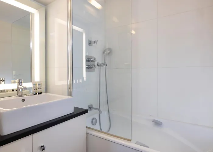 Best Western Plus Bretagne Montparnasse Parigi
